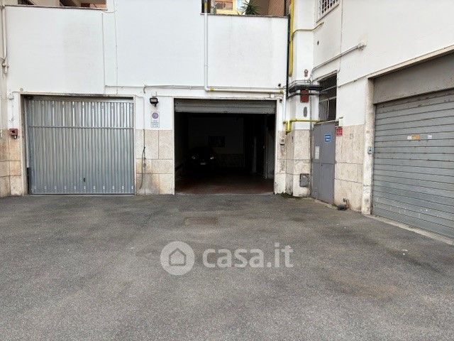 Garage/posto auto in residenziale in Via Emilio Albertario 52