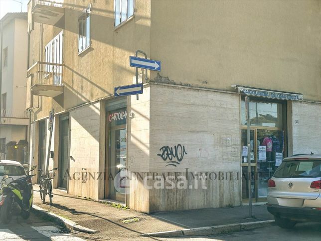 Ufficio in commerciale in 