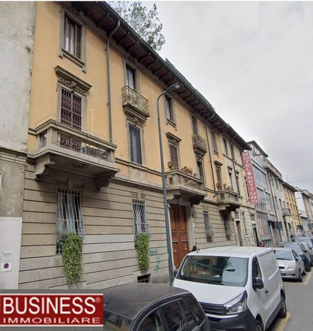 Appartamento in residenziale in Via Alessandro Tadino 25