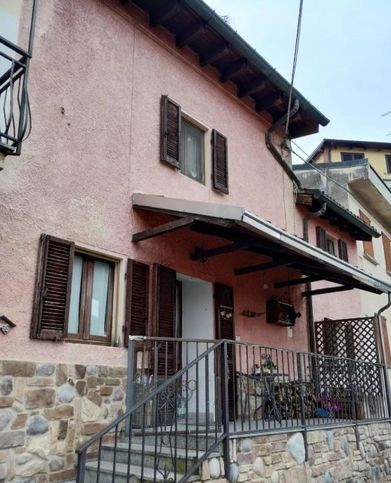 Casa bi/trifamiliare in residenziale in Schizzola Alta 27