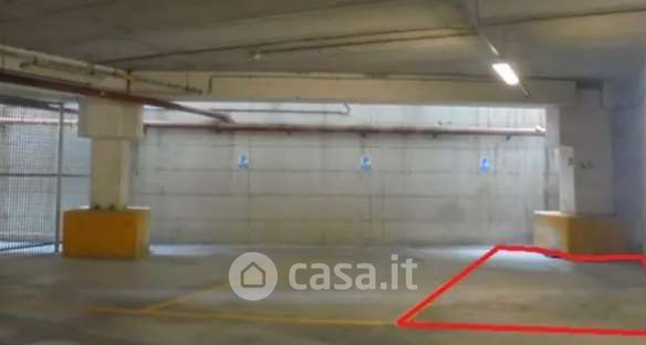 Garage/posto auto in residenziale in Via Commercio