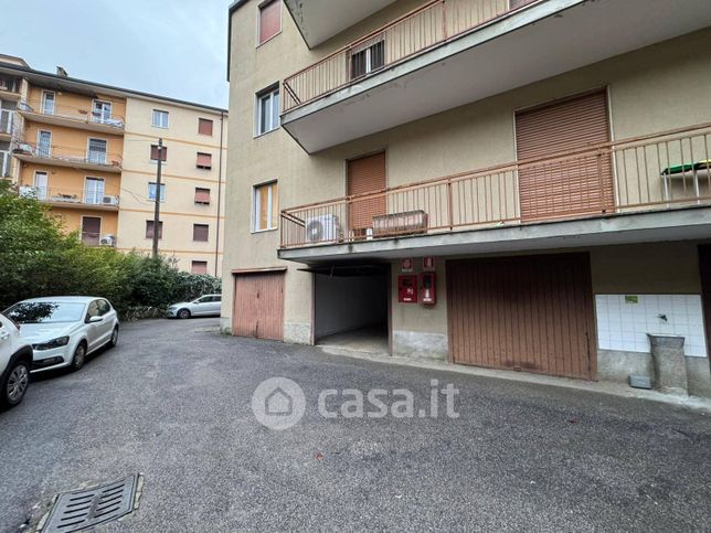 Box/posto auto in residenziale in Via Giulio Crescenzi