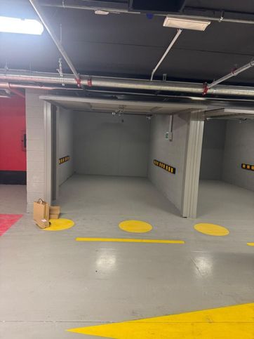 Box/posto auto in residenziale in Via Borgogna 1