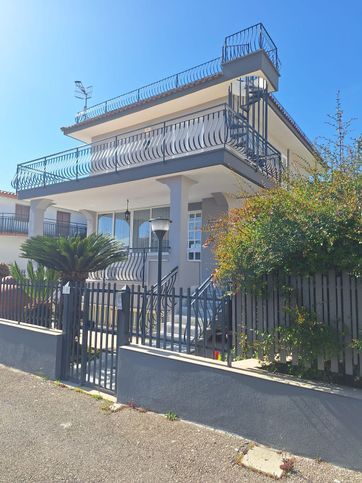 Casa indipendente in residenziale in Via d'Antona
