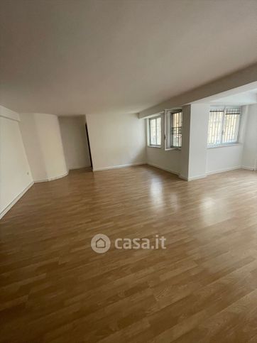 Ufficio in commerciale in 