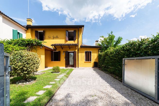 Casa bi/trifamiliare in residenziale in Via Liguria 5
