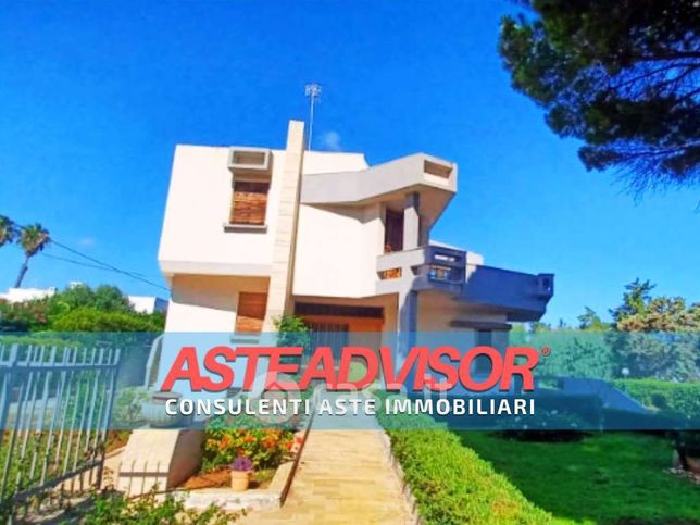 Villa in residenziale in Via del Mare 3