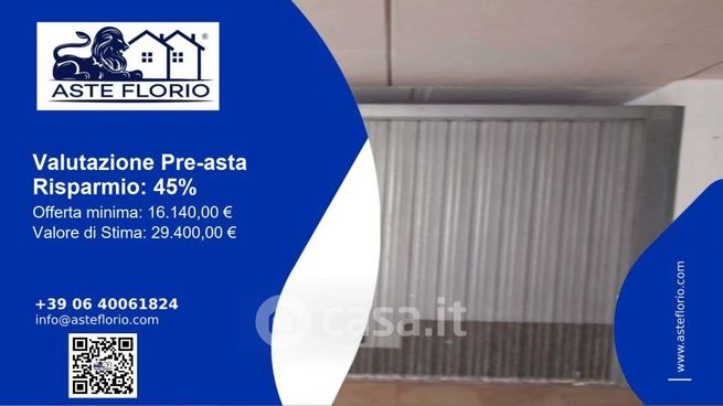 Box/posto auto in residenziale in Via Pesaro