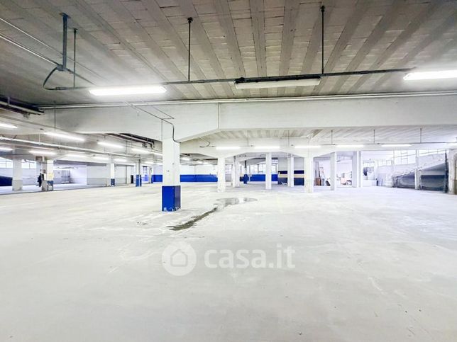 Capannone in commerciale in Via Foro Boario 7