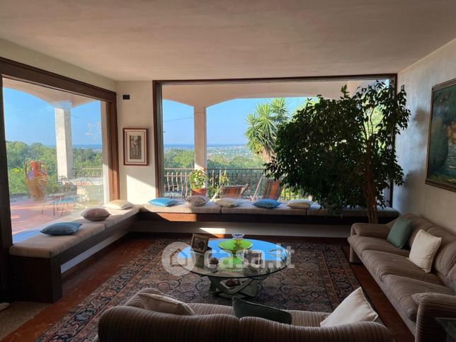 Villa in residenziale in 