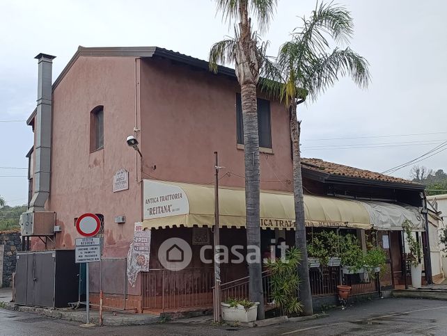 Negozio/locale commerciale in commerciale in Via Reitana
