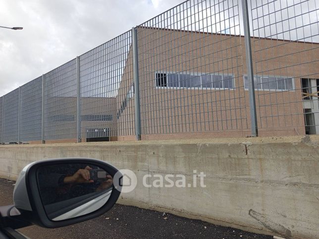 Capannone in commerciale in Viale delle Industrie