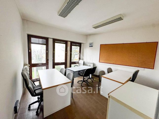Ufficio in commerciale in Via Giovanni Pascoli 2