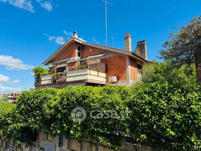 Appartamento in residenziale in Via Caresana 8