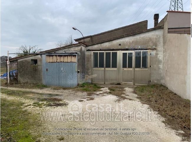 Box/posto auto in residenziale in Via Learco Guerra