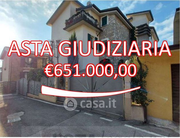 Villa in residenziale in Vicolo Privato Asilo 18