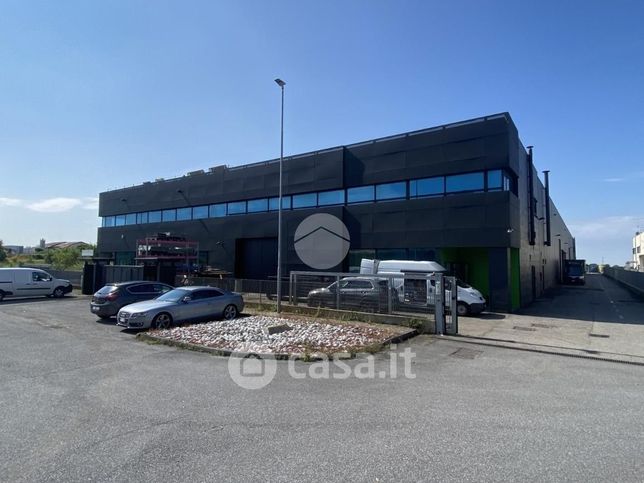 Capannone in commerciale in Via Campagna Sopra 20