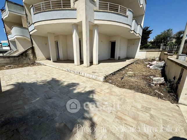 Appartamento in residenziale in Corso Uxentum 109