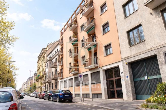 Ufficio in commerciale in Via Mauro Macchi 73