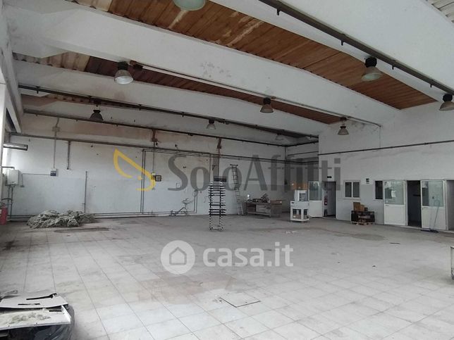 Capannone in commerciale in Strada di Recentino