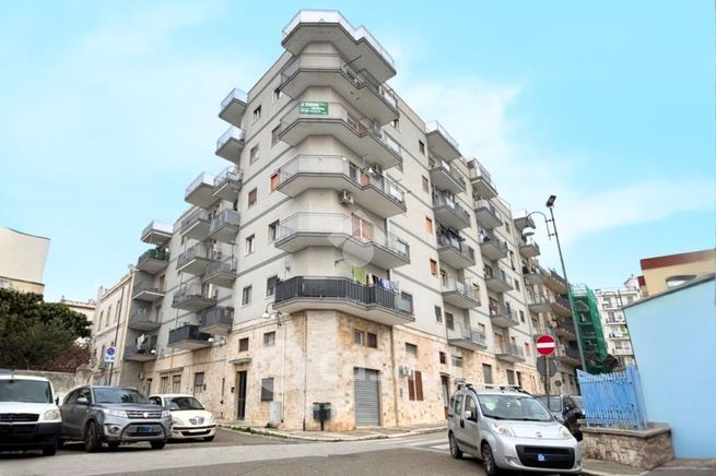 Appartamento in residenziale in Via Adua 15