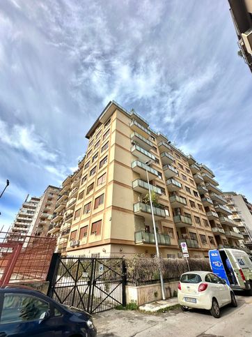 Appartamento in residenziale in Via Giacinto Carini 9