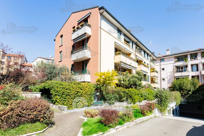 Appartamento in residenziale in Via Altaguardia 3