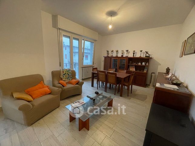 Casa indipendente in residenziale in Via Lago di Albano 5