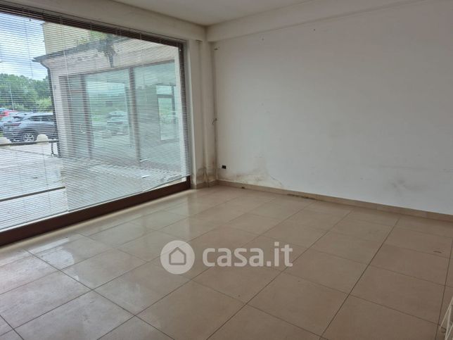 Ufficio in commerciale in Via Cesare Terranova
