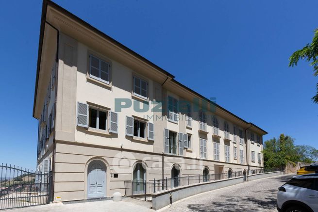 Ufficio in commerciale in Via Ognisanti 21 -1