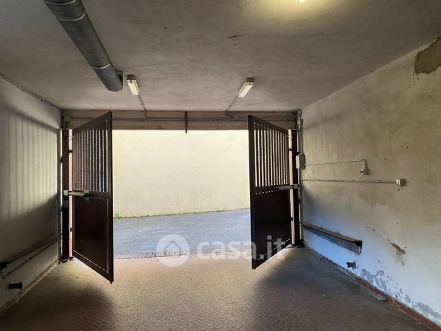 Box/posto auto in residenziale in Via Maragliano 19