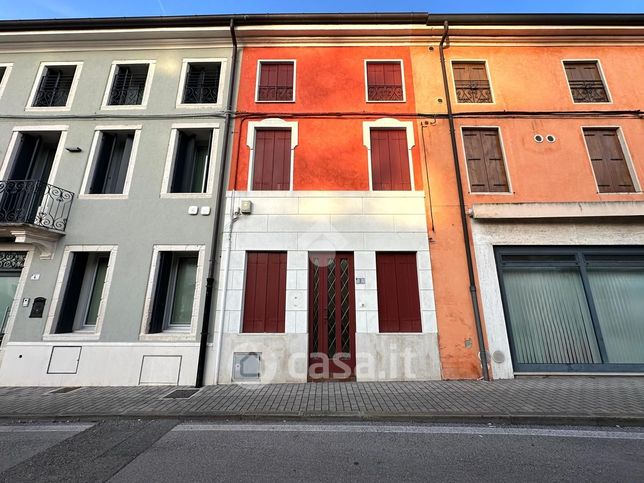 Rustico/casale in residenziale in Via IV Novembre 2