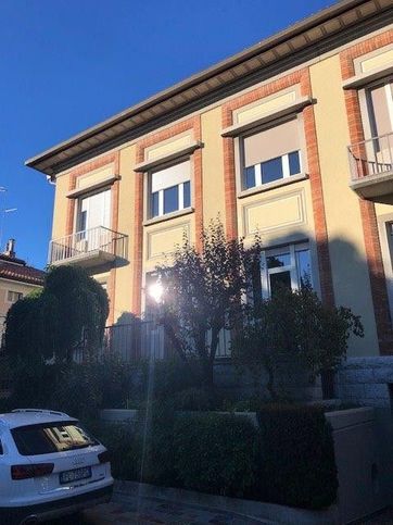 Ufficio in commerciale in Via Vittorio Veneto