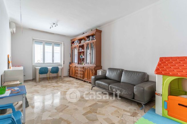 Appartamento in residenziale in Via Giambellino 34