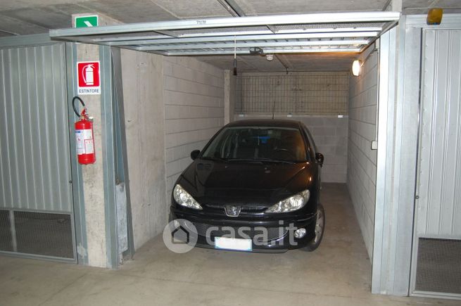 Garage/posto auto in residenziale in Via Giovanni Battista Sammartini 31