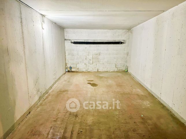 Box/posto auto in residenziale in Via Clateo Castellini 187