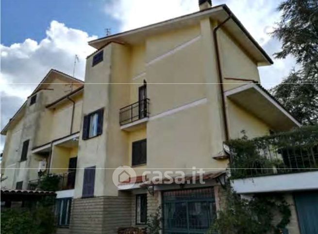 Appartamento in residenziale in Viale delle Vigne 7