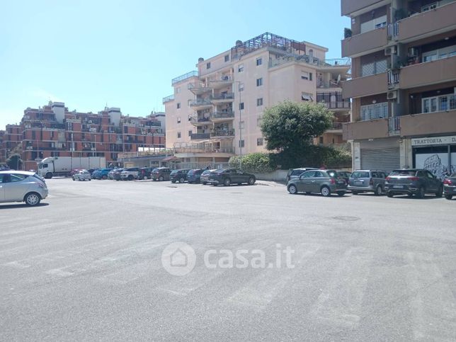 Box/posto auto in residenziale in Viale Alfredo Zambrini 68