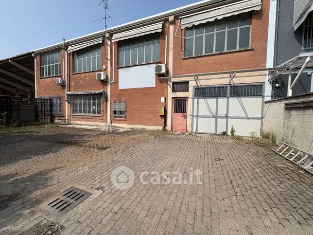Capannone in commerciale in Via Felice Cavallotti 5
