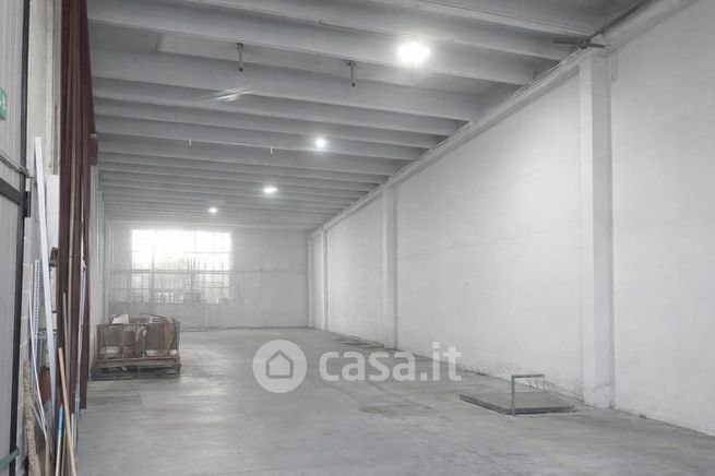 Capannone in commerciale in Via Pontaron