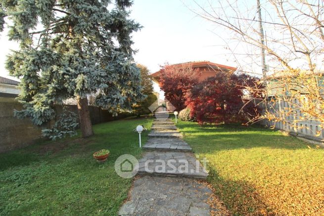 Villa in residenziale in Via Trento 29