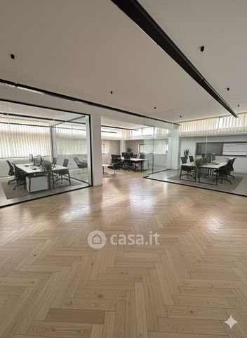 Ufficio in commerciale in 