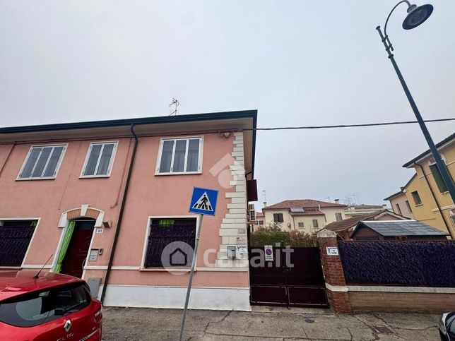 Appartamento in residenziale in Viale Trieste 80