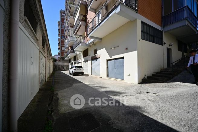 Box/posto auto in residenziale in Via Ezio 62