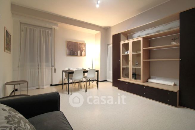 Appartamento in residenziale in Viale Edoardo Jenner 65