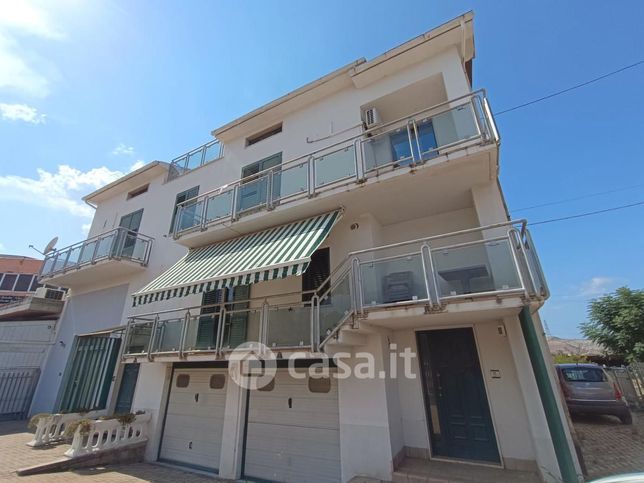 Casa bi/trifamiliare in residenziale in Via Piana La Fara 356