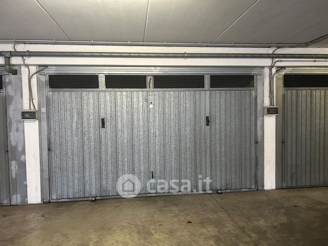 Box/posto auto in residenziale in Via Riccardo Bianchi 4