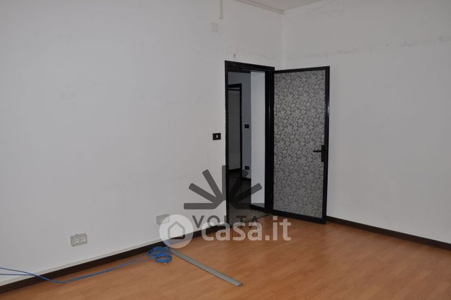 Ufficio in commerciale in 