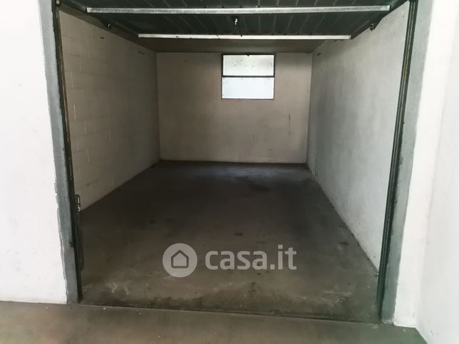 Garage/posto auto in residenziale in Via Angelo Volonterio 6