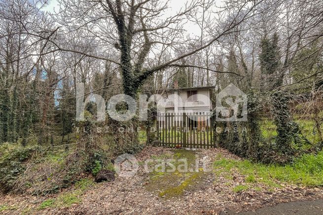 Villa in residenziale in Via Delle Ginestre 4